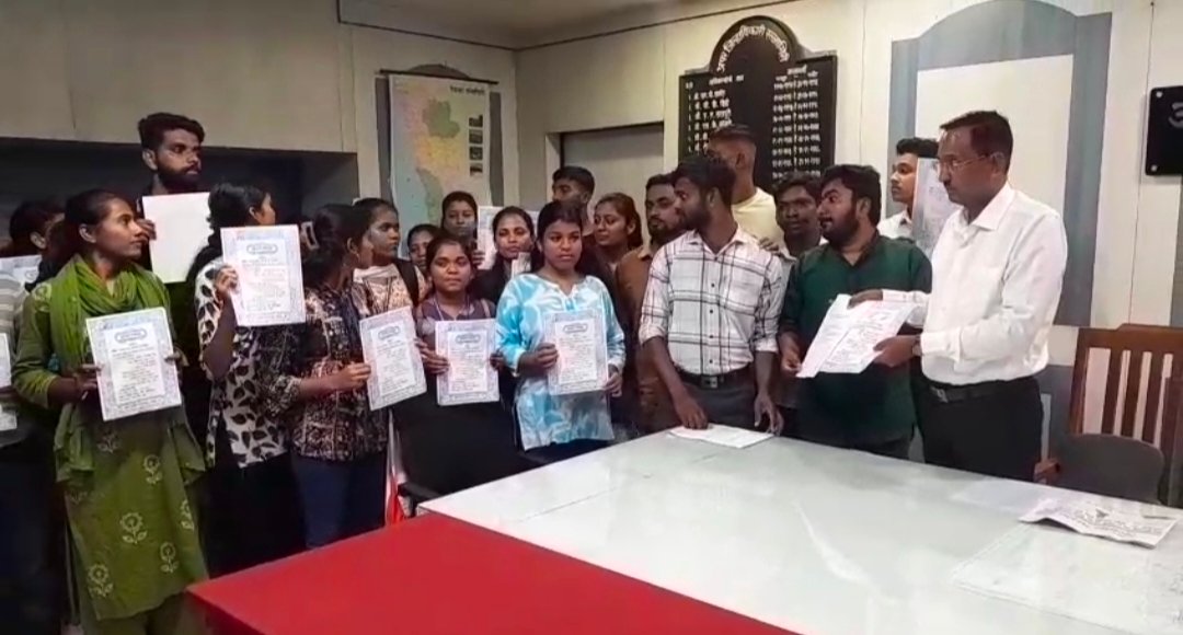 NEET पेपरफुटीप्रकरणी केंद्रीय शिक्षणमंत्र्यांनी राजीनामा द्यावा; रत्नागिरीत जिल्हाधिकाऱ्यांना निवेदन