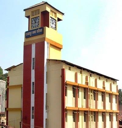 राजापुरातील मोकाट गुरांबाबत न. प. प्रशासनाची धडक कारवाई