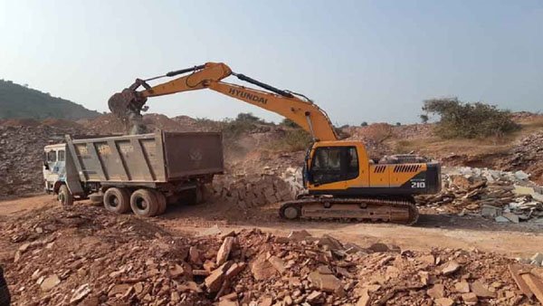 गौण खनिज वाहतूक करणाऱ्यांवर कठोर कारवाई