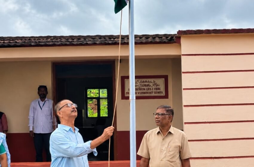  सैतवडे येथील ‘दि मॉडेल इंग्लिश स्कूल’मध्ये शासनाच्या सूचनेनुसार ध्वजवंदन सोहळा उत्साहात संपन्न