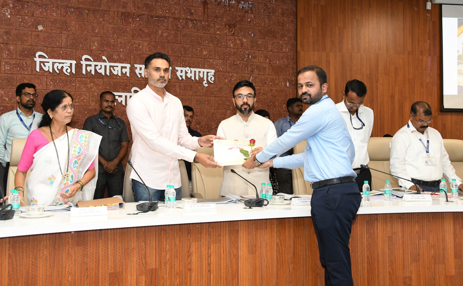 महसूल राज्यमंत्री योगेश कदम यांचा अधिकाऱ्यांना उदासिनता झटकण्याचा निर्वाणीचा इशारा