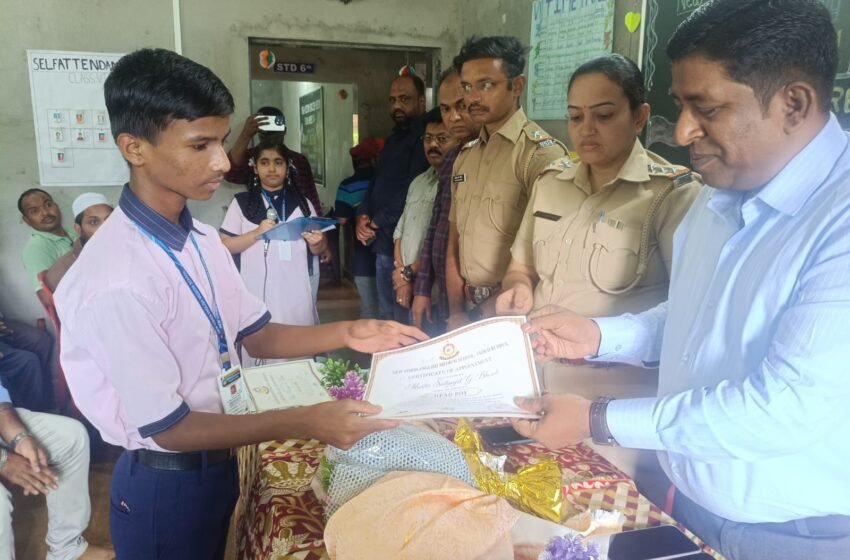  न्यू व्हिजन इंग्लिश मीडियम स्कूल आंबेड बुद्रुकच्या असीम हमदारे याचा प्रांताधिकारी जीवन देसाई यांच्या हस्ते सत्कार