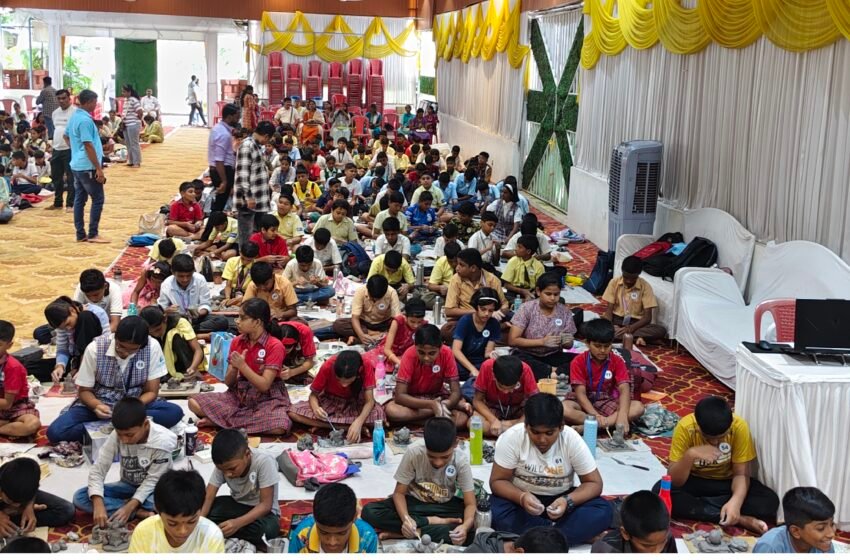  मोबाईल सोडून मुलांच्या हाती माती; कांचन डिजिटलच्या ‘गणपती साकारणे’ स्पर्धेत तब्बल ३५५ विद्यार्थ्यांचा नवा विक्रम!