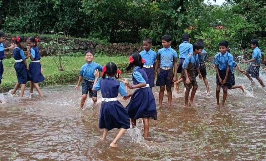  पावसाच्या सरी अन् खेळांची धमाल; विद्यार्थ्यांची वर्षा सहल अविस्मरणीय