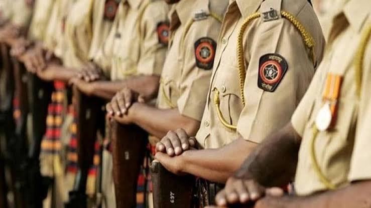 रत्नागिरी पोलीस दलातील १२ अधिकारी व अंमलदारांना सेवा पदक जाहीर