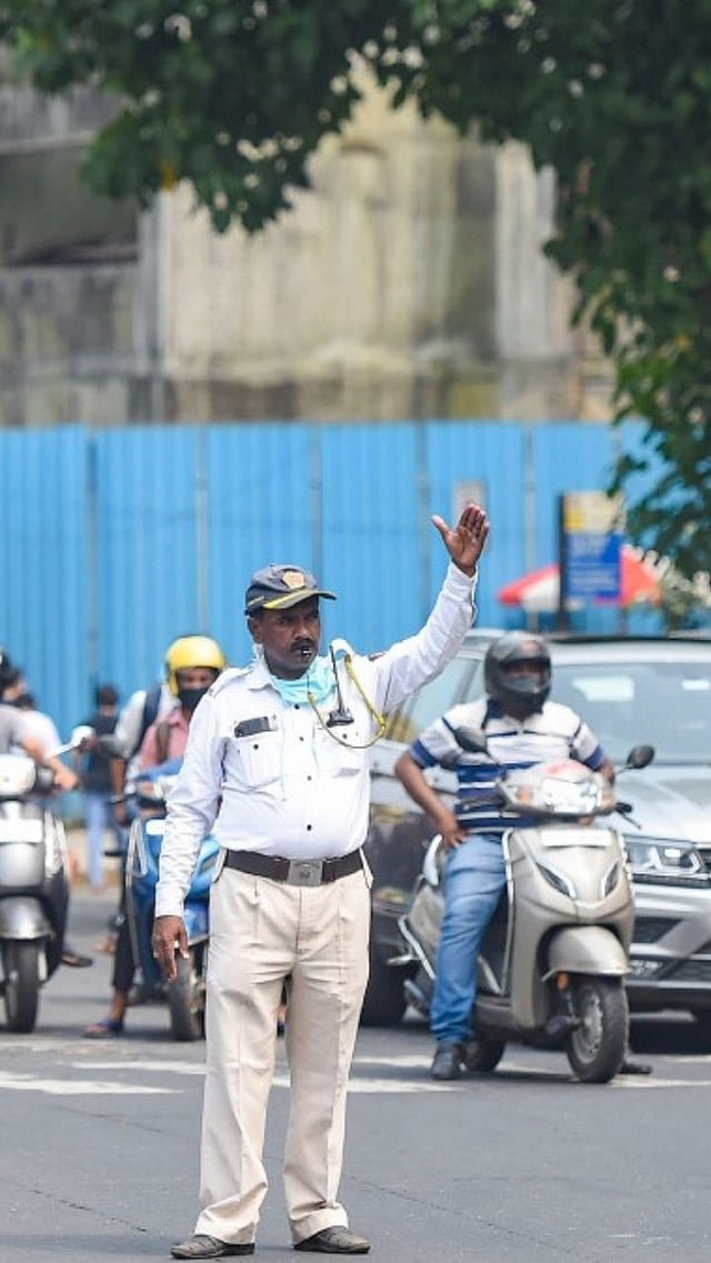 गणेश विसर्जनासाठी रत्नागिरी शहरातील वाहतूक मार्गात बदल; गर्दी टाळण्यासाठी पोलिसांचे आदेश