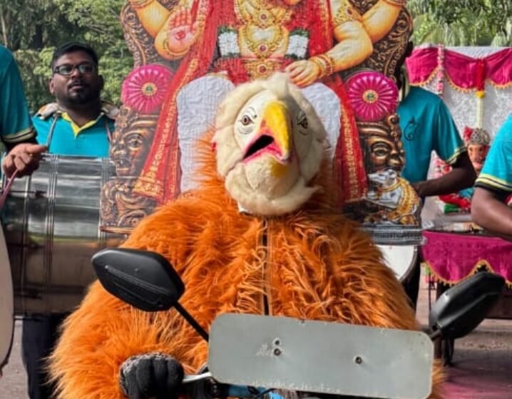  दिव्यांगत्वावर मात करत गरुडाच्या वेशात गणपती विसर्जन मिरवणुकीत मारुती ढेपसे