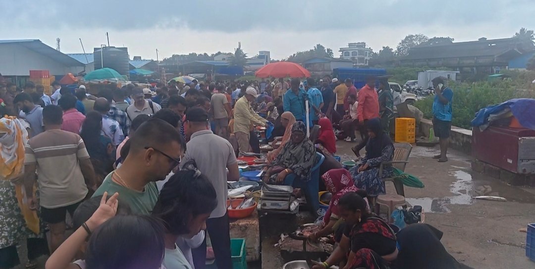 गौरी गणपती विसर्जनानंतर मासळी बाजारात मोठी गर्दी