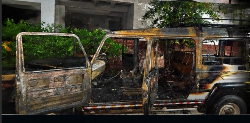 वाद मिटवण्यासाठी आलेल्यांच्या गाडीला लावली आग