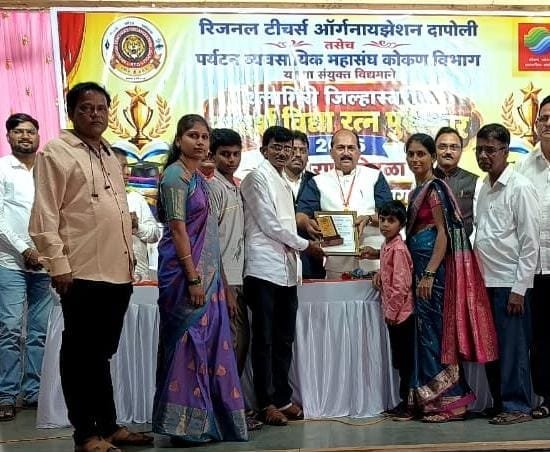  शैक्षणिक सामाजिक कार्यकर्ते संजय शितप यांना ‘रत्नागिरी जिल्हास्तरीय आदर्श विद्यारत्न’ पुरस्कार