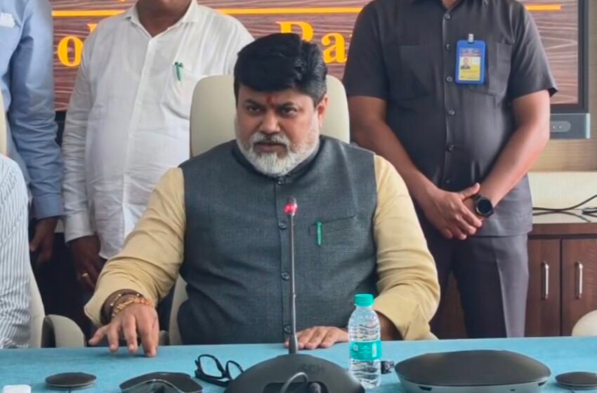  आरे-वारे बीचवरील स्टॉलधारकांना दिलासा: कारवाई करणाऱ्या अधिकाऱ्यावर निलंबनाची टांगती तलवार